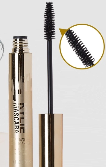 Eyelashes look denser and longer without taking off makeup mascara