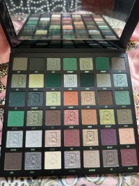 Beauty Bay 42 Colour Botanical Eyeshadow Palette Greens Neutrals Browns