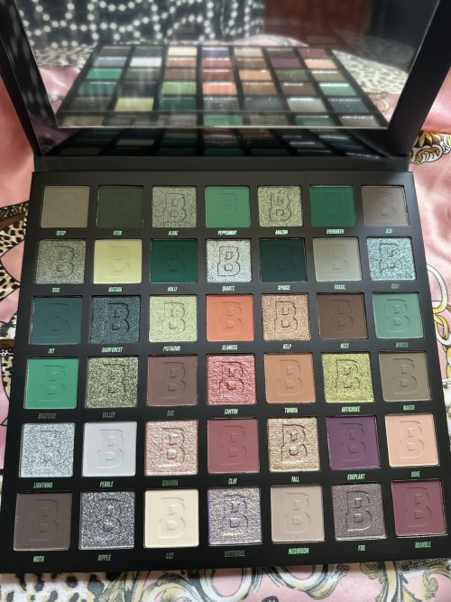 Beauty Bay 42 Colour Botanical Eyeshadow Palette Greens Neutrals Browns