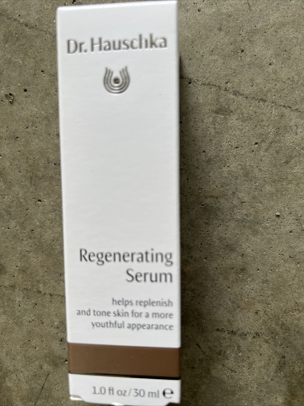 Dr. Hauschka Regenerating Serum - 1oz