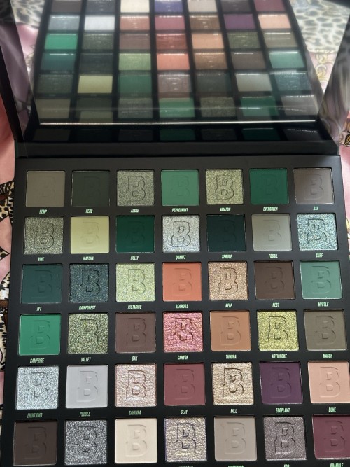 Beauty Bay 42 Colour Botanical Eyeshadow Palette Greens Neutrals Browns