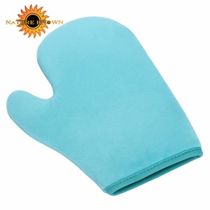 A beautifully simple self tan applicator mitt for apply tanning lotions and mousses