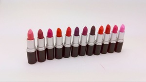 Wholesale private label light color matte cosmetic lipstick custom make your own lipstick Q