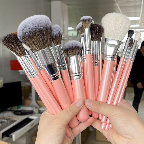 Luxury Custom Logo Vegan Face Makeup Brush Set with Pink Silver Wood Handle Synthetic Hair Concealer Ready