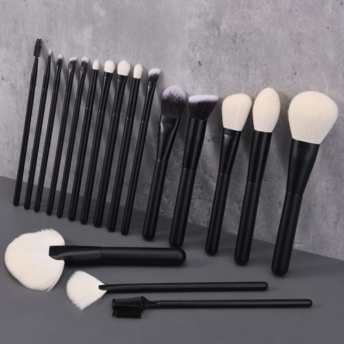 Wholesale 18-Piece Essential Makeup Brushes Manufacturer High-End Vegan Beauty Tool Kit with PU Leather Bag for OEMODM Private Label