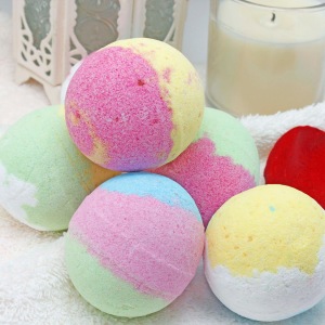 Ball shape fizzy bath bomb with gift toy inside