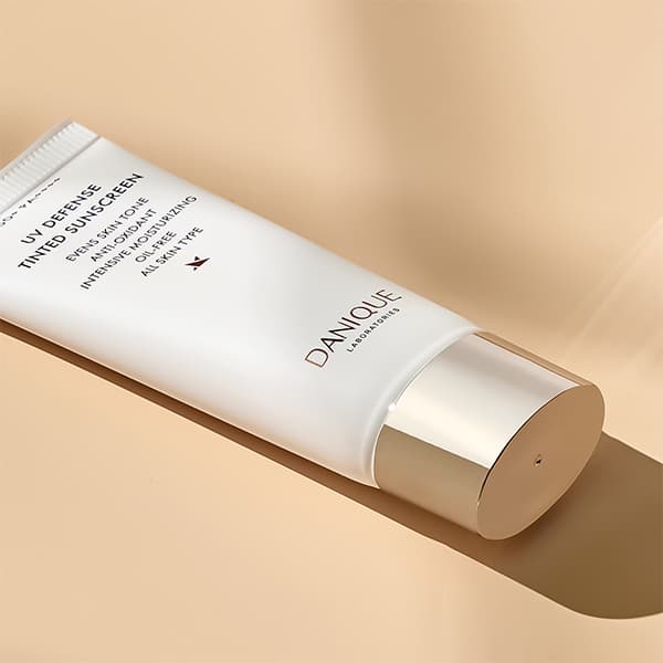 Sunscreen - UV Defense Tinted Sunscreen SPF50+PA++++