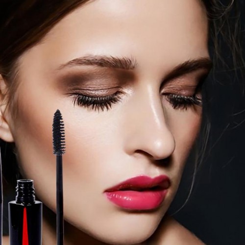 The mascara that makes eyelash color / The Mascara that make eyelashes long and shiny