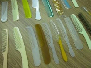 2019new design Best selling and cheaphotel disposable combs/unbreakable curved plastic hair comb