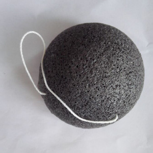 Wholesale 100% natural makeup konjac charcoal sponge cosmetic sponge puff