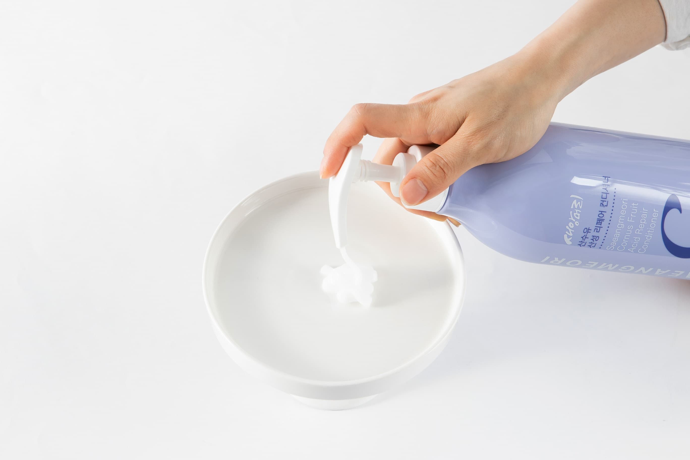 Refreshing glossy and elastic hair SAEANGMEORI Cornus Fruit Acid Repair Conditioner 750ml