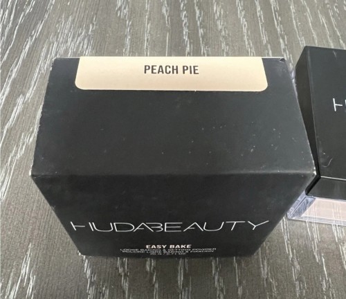 Huda Beauty Easy Bake Loose Baking & Setting Powder  20 g / 0.71 oz