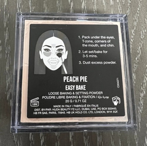 Huda Beauty Easy Bake Loose Baking & Setting Powder  20 g / 0.71 oz