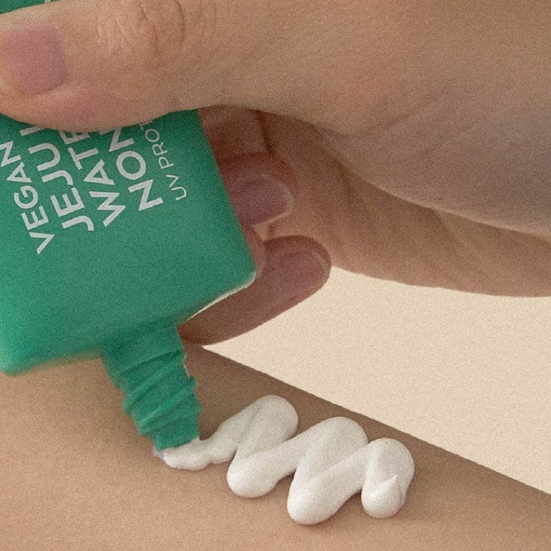 [KIWIGLOW] Vegan Jeju Lotus Flower Watery Non-nano Sunscreen 50ml