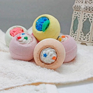 Ball shape fizzy bath bomb with gift toy inside