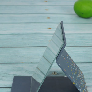 Customized and personalized handheld folding makeup mirror manufacturers in China pocket mirror