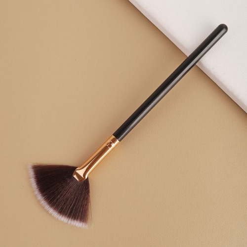 Custom Private Label Fan Highlighter Brush Luxury Rose Gold Ferrule Synthetic Hair Powder Blushing Cosmetic Brush Wholesale