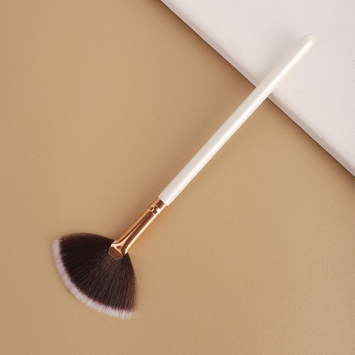 Custom Private Label Fan Highlighter Brush Luxury Rose Gold Ferrule Synthetic Hair Powder Blushing Cosmetic Brush Wholesale