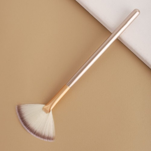 Custom Private Label Fan Highlighter Brush Luxury Rose Gold Ferrule Synthetic Hair Powder Blushing Cosmetic Brush Wholesale