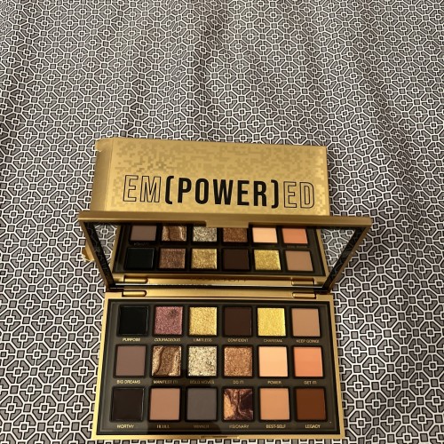 Huda Beauty Empowered Eyeshadow Palette
