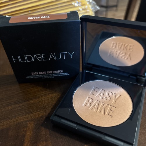 Huda Beauty Easy Bake And Snatch Pressed Brightening Setting Powder Coffee Cake
