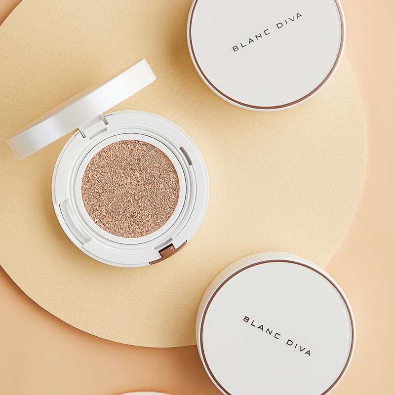 BLANC DIVA GLEAM COVERAGE CUSHION SKIN CARE MAKE UP RECOVERAGE