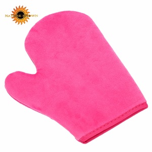 A beautifully simple self tan applicator mitt for apply tanning lotions and mousses