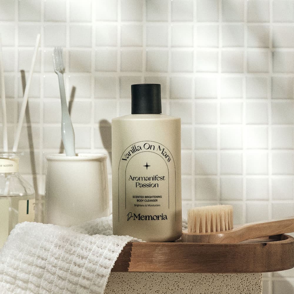 DeMemoria Scented Brightening Body Cleanser Vanilla On Mars