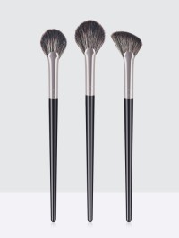 Small Precision Fan Makeup Brush for Highlight & Detail – Soft Synthetic Bristles