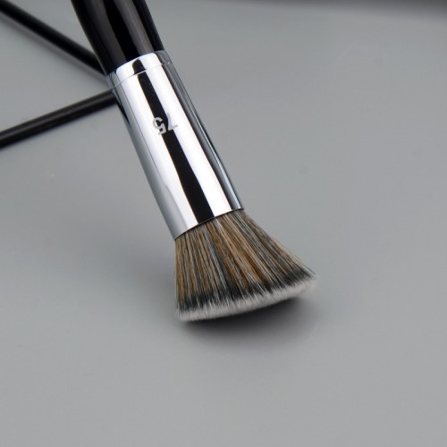 Custom 75 Foundation Brush