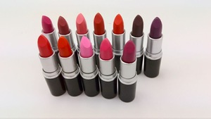 Wholesale private label light color matte cosmetic lipstick custom make your own lipstick Q