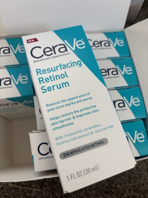 CeraVe Resurfacing Retinol Serum with Ceramides & Niacinamide for Blemish-Prone Skin 30ml