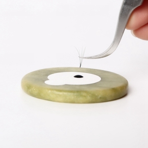 Best eyelash extension bonding glue clear eyelash extension adhesive low humidity eyelash extension glue supplier