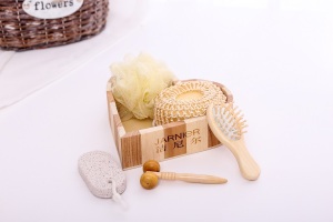 Luxury and lovely health personal care natural  wooden heart box  bath gift set