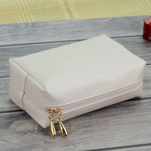 Wholesale  specially designed for ladies with portable waterproof PU cosmetic bags makeup