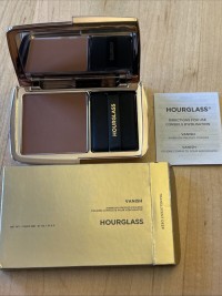 Hourglass: The Vanish Airbrush Pressed Powder