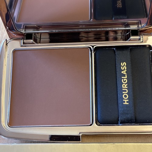 Hourglass: The Vanish Airbrush Pressed Powder
