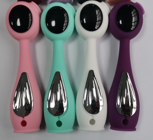 Factory Custom 2021 Waterproof Wireless  Face Scrubber Electric Sonic Silicone Facial Cleansing Brush