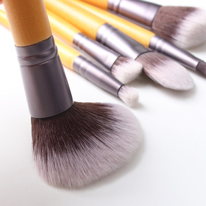 Low MOQ Beauty Tool Makeup Brushes Set Essential Cosmetic Tool