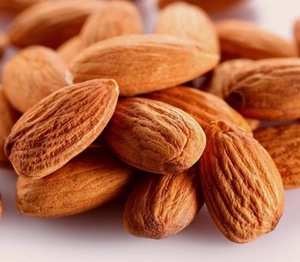 pure and organic carrier oil sweet almond oil