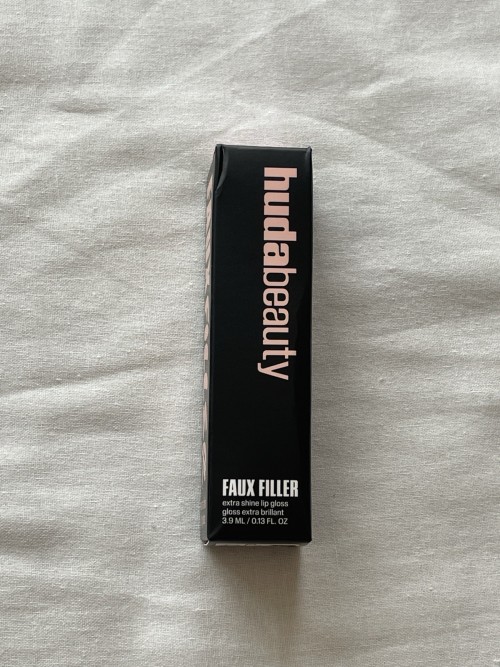 huda beauty faux filler gloss UUU Baby 3.9ml