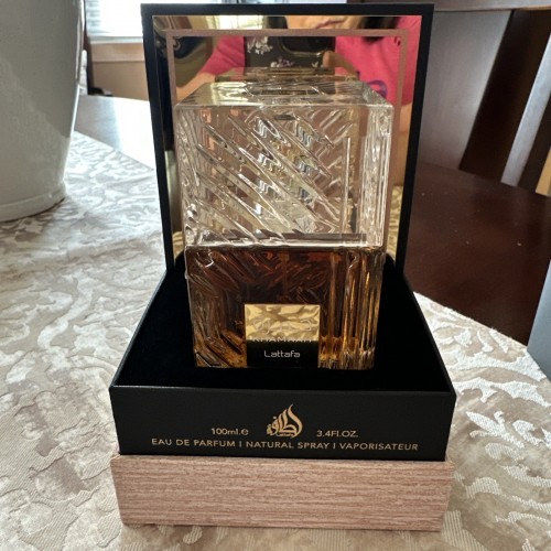 Lattafa Khamrah Vanilla, Warm Spicy, Amber, Cinnamon Eau de Parfum
