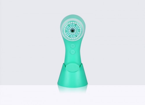 Foaming Facial Cleansing Brush to avoid dry skin