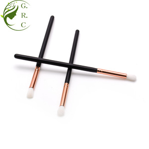 Free sample top nylon hair small cosmetic eyeshadow brush and applicator