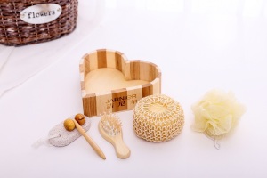 Luxury and lovely health personal care natural  wooden heart box  bath gift set