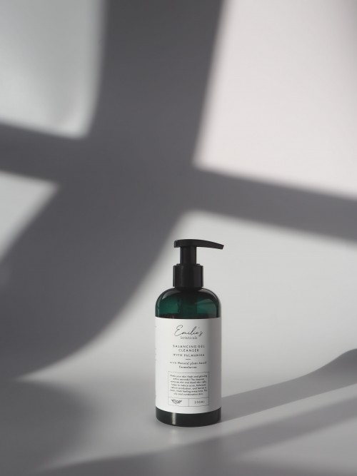 Balancing Gel Facial Cleanser with Palmarosa and Italian Honeysuckle for Daily Use to Hydrate and Nourish Your Skin, 230 ml