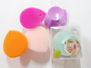 Body and facial skin tightening massager silicone cleaning brush