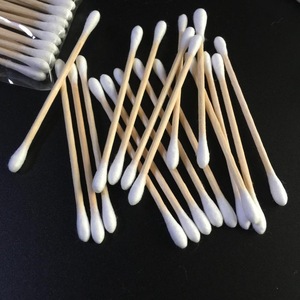 Wholesale market makeup liquid black cotton swab/bud with wooden handles