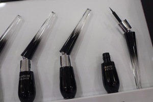 SKR Grandiose smudge free bend brush head EYELINER OEM&ODM