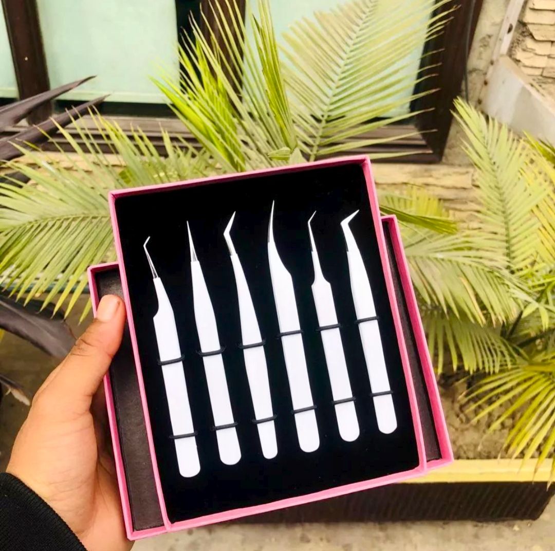 Eyelash Tweezers